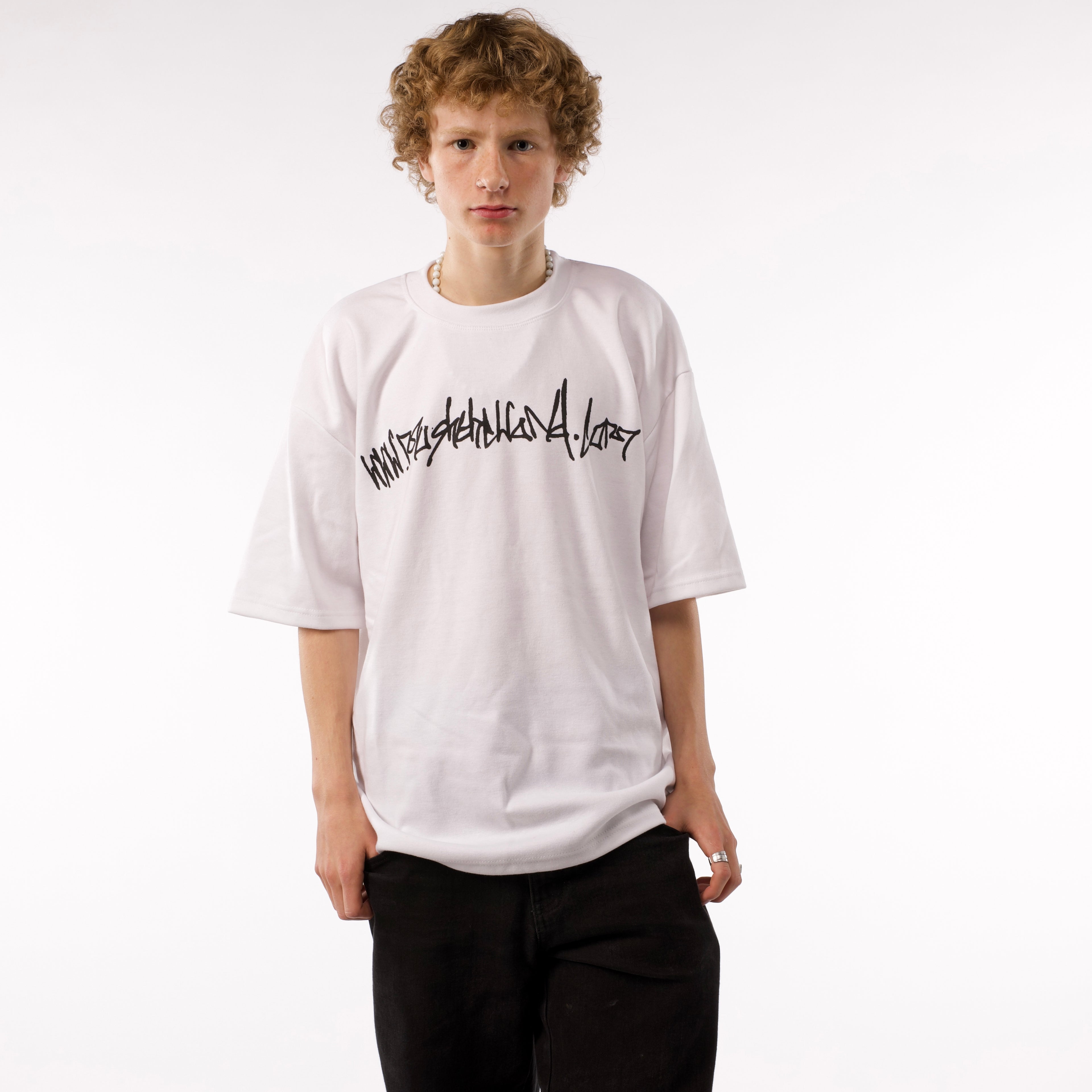 URL TEE BLACK/WHITE
