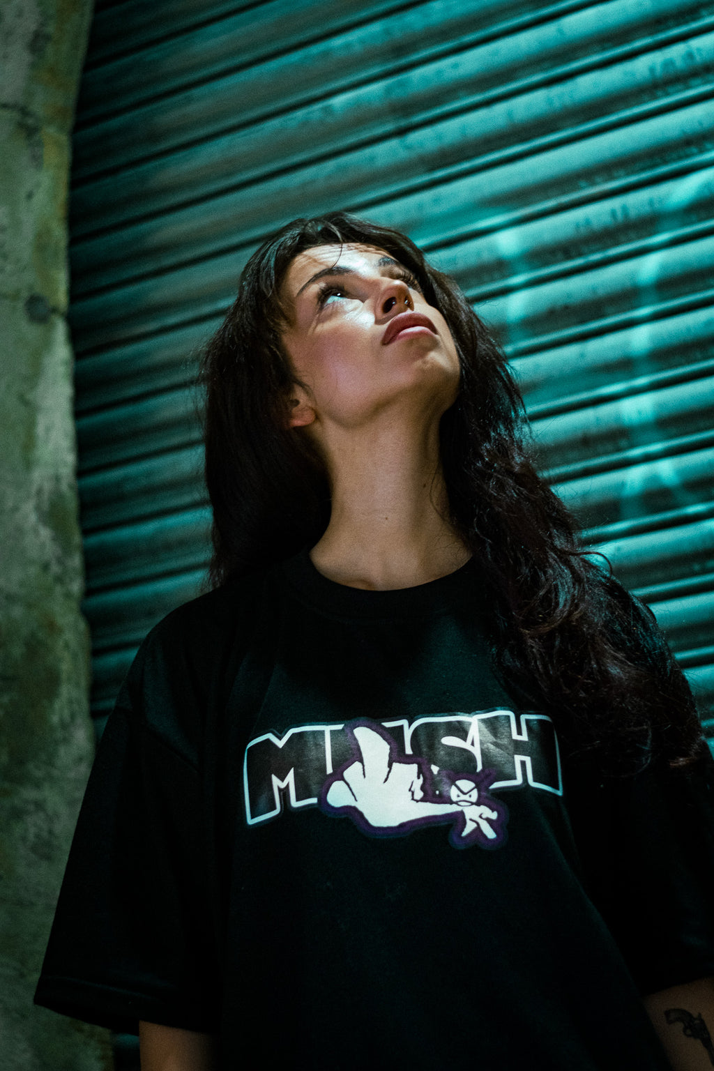 MIDDLE SALUTE TEE BLACK